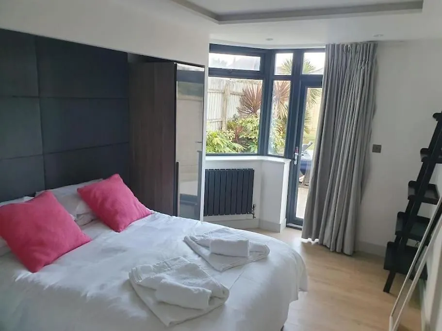 Holiday home Bournecoast: 3 Bed-Sea Views/Balcony/Garden-Hb6314 Villa Bournemouth