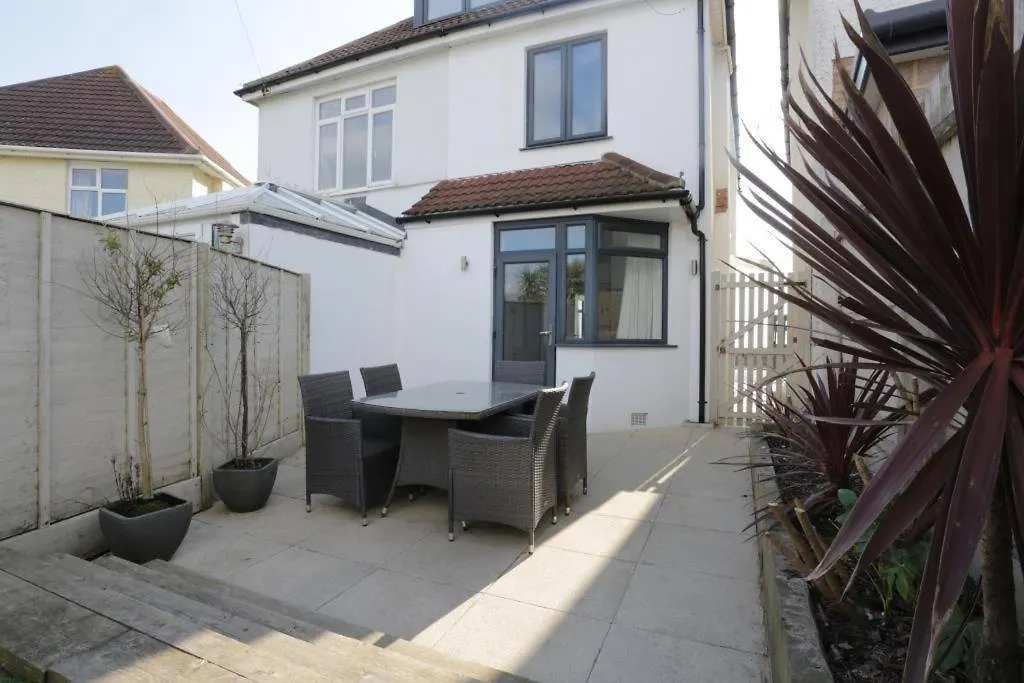 Bournecoast: 3 Bed-Sea Views/Balcony/Garden-Hb6314 Villa Bournemouth Holiday home