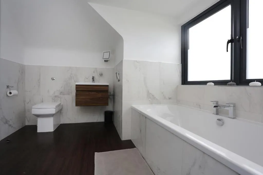 Bournecoast: 3 Bed-Sea Views/Balcony/Garden-Hb6314 Villa Bournemouth United Kingdom