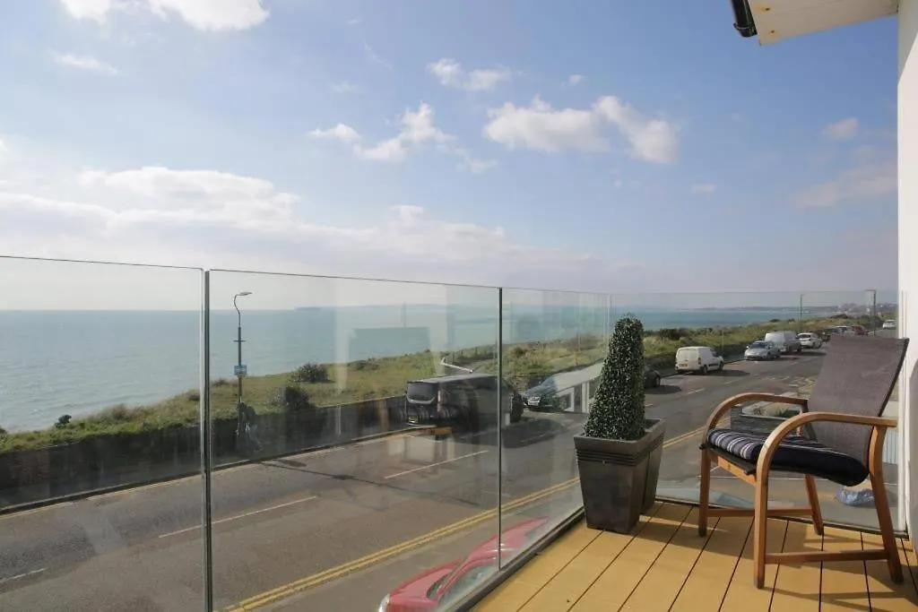 Bournecoast: 3 Bed-Sea Views/Balcony/Garden-Hb6314 Villa Bournemouth