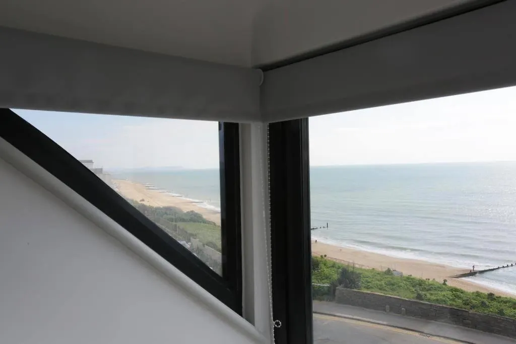 Bournecoast: 3 Bed-Sea Views/Balcony/Garden-Hb6314 Villa Bournemouth Holiday home
