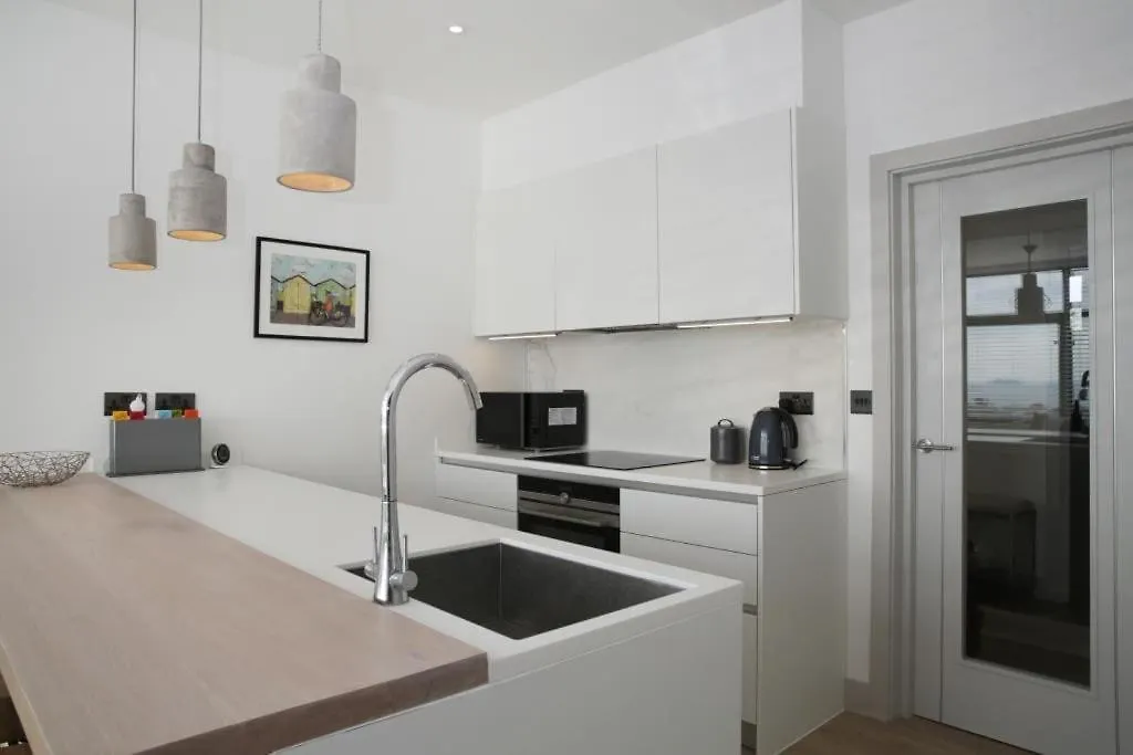 Bournecoast: 3 Bed-Sea Views/Balcony/Garden-Hb6314 Villa Bournemouth