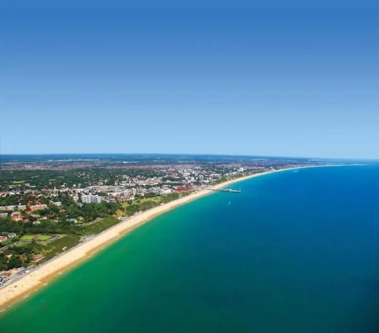 Bournecoast: 3 Bed-Sea Views/Balcony/Garden-Hb6314 Villa Bournemouth Holiday home