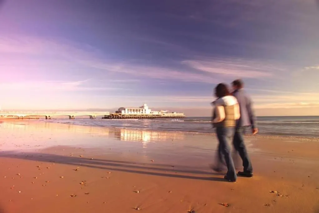Bournecoast: 3 Bed-Sea Views/Balcony/Garden-Hb6314 Villa Bournemouth Holiday home