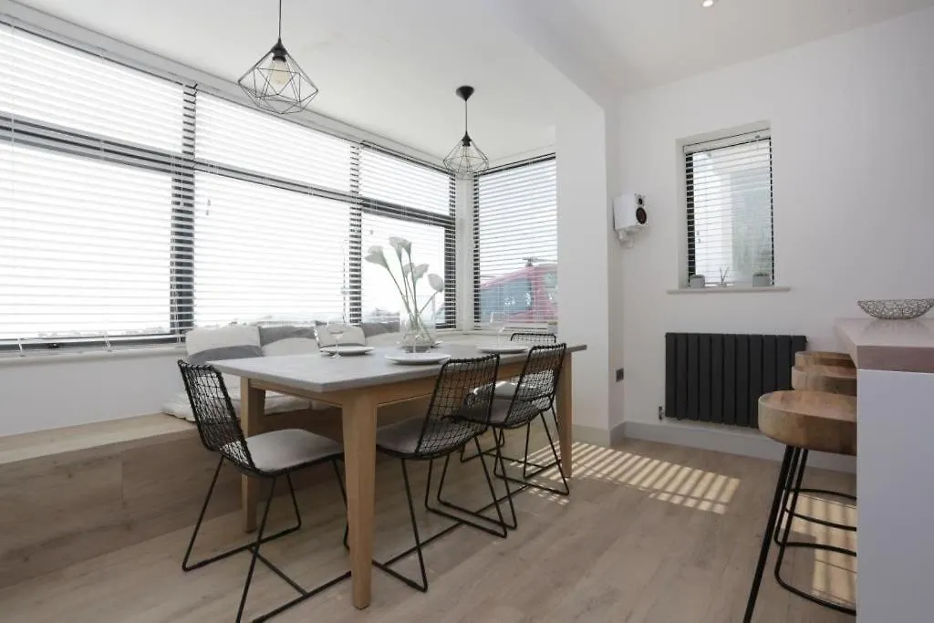 Bournecoast: 3 Bed-Sea Views/Balcony/Garden-Hb6314 Villa Bournemouth United Kingdom