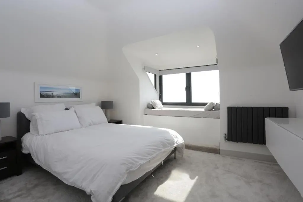 Bournecoast: 3 Bed-Sea Views/Balcony/Garden-Hb6314 Villa Bournemouth