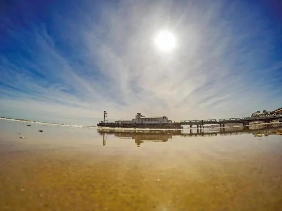 Bournecoast: 3 Bed-Sea Views/Balcony/Garden-Hb6314 Villa Bournemouth