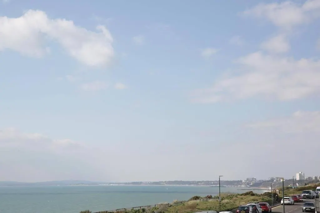 Holiday home Bournecoast: 3 Bed-Sea Views/Balcony/Garden-Hb6314 Villa Bournemouth United Kingdom