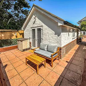 The Annex: Beachfront Luxury With Pet-friendly Patio Holiday home