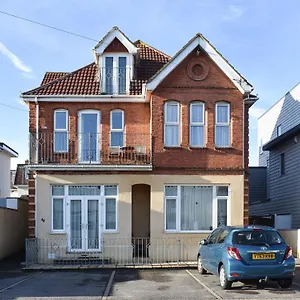 Pinecliffe Avenue Holiday home